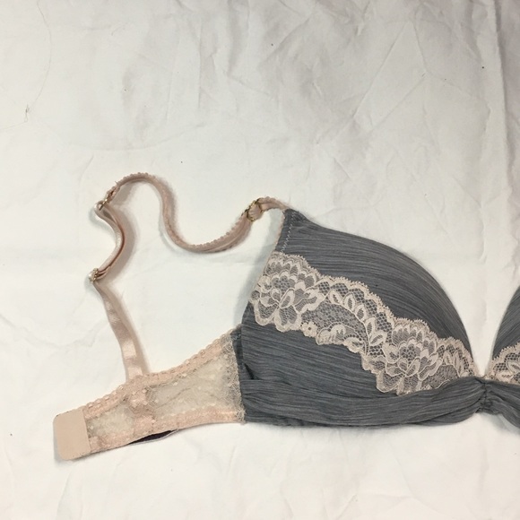 Stunning lace padded wireless bra! - Picture 4 of 10